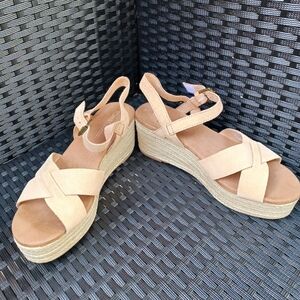 Tom's Willow Wedges (Size 8)